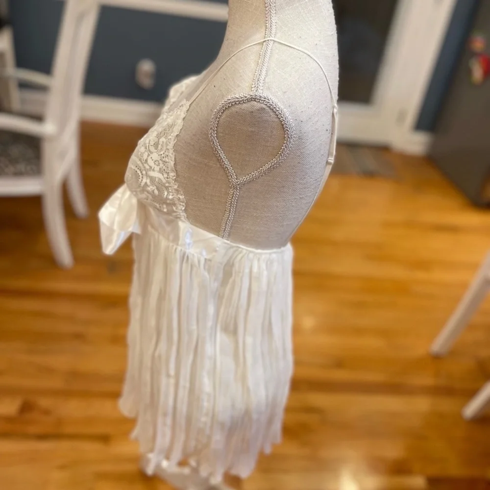 [Victoria’s Secret] white lace sheer pleated doll nighty - Picture 2 of 7